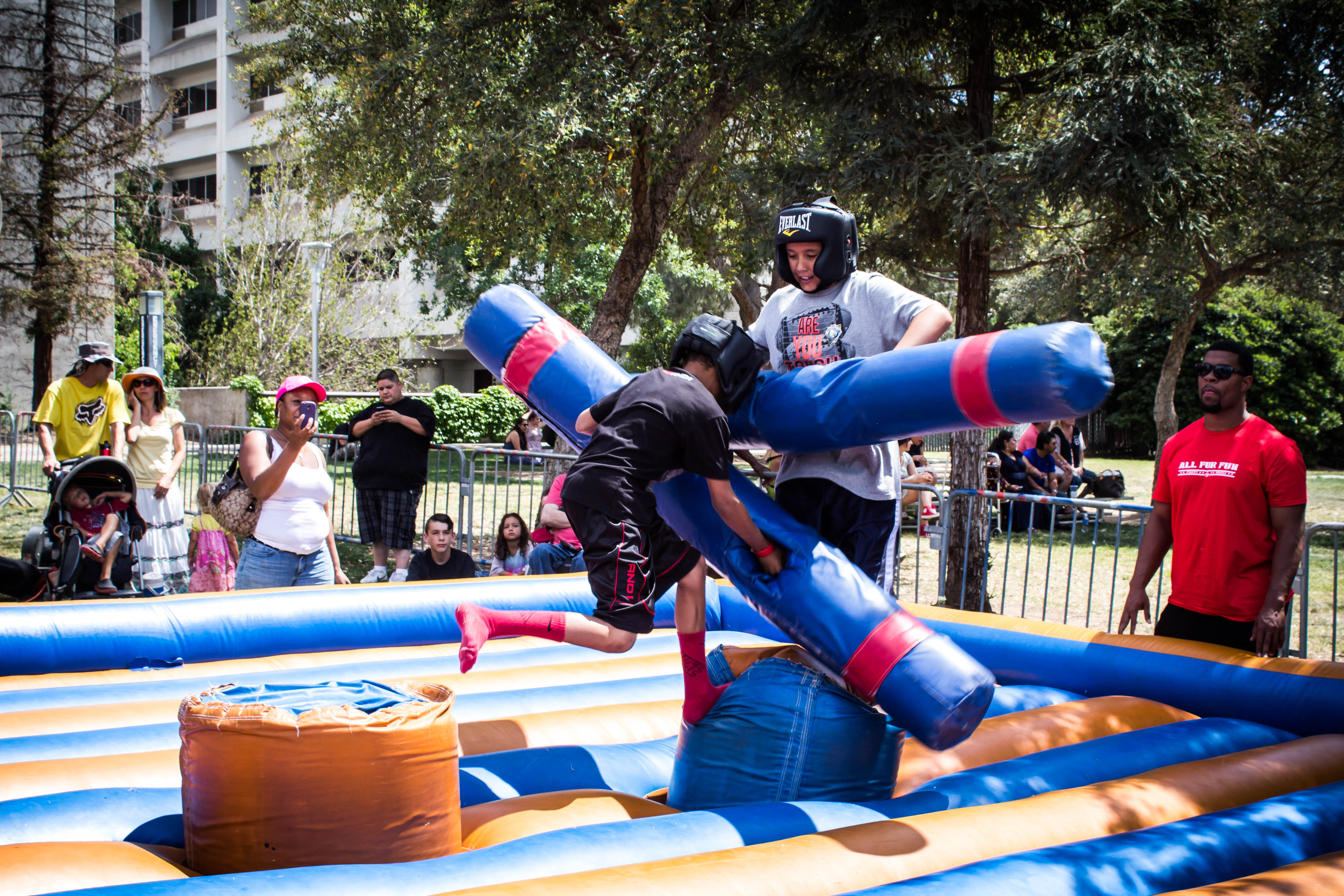 Jousting inflatable