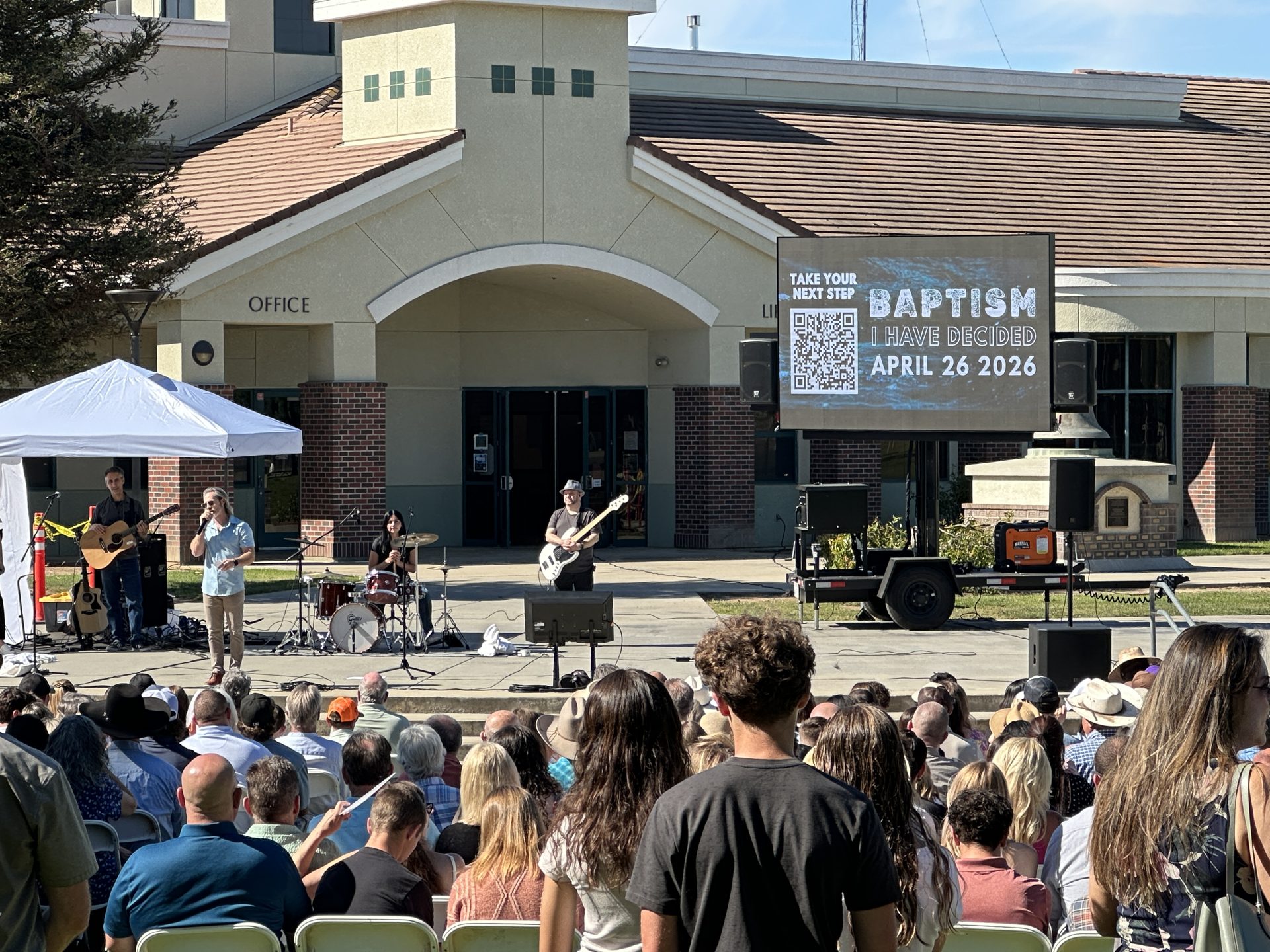 Outdoor church event with our mobile LED wall and a large crowd